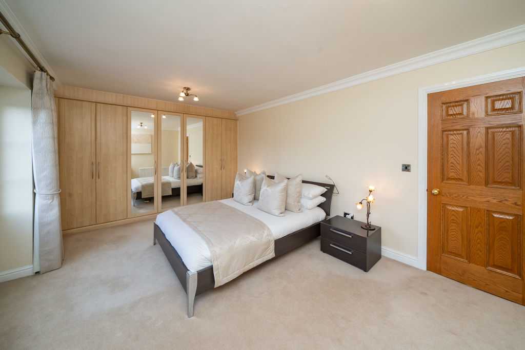 BEDROOM- click for photo gallery